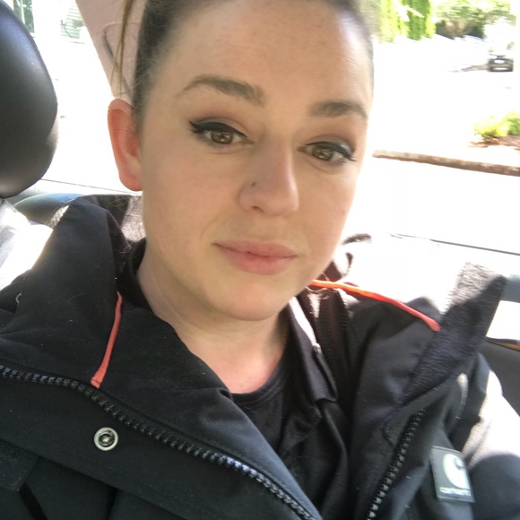 Meet your Posher, Katie the Jeans Queen!!! 👖👑 - Picture 3 of 8